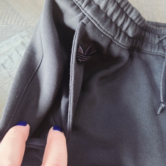 Adidas Originals Neuclassics Shorts IR9430 Size Small Men's NEW Black Loose Fit - Picture 3 of 13